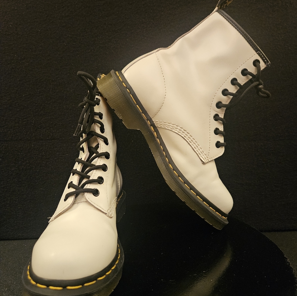 Dr Martens Combat‎ Boots White 8 Eyelet Lace Up women’s Size 7